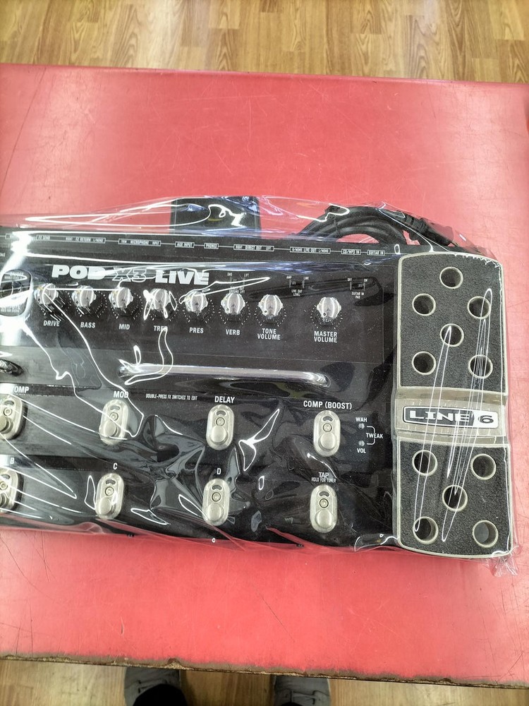 LINE 6 POD X3 LIVE multi-effector