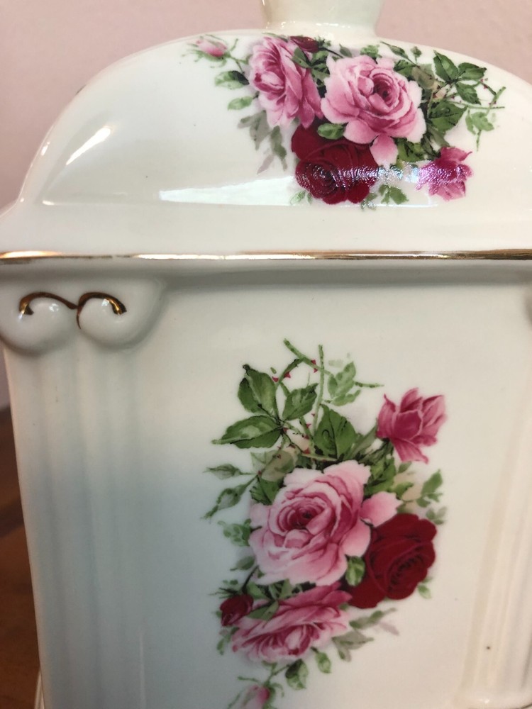 FORMALITIES BY BAUM BROS PORCELAIN/CERAMIC QUARTZ MANTLE CLOCK