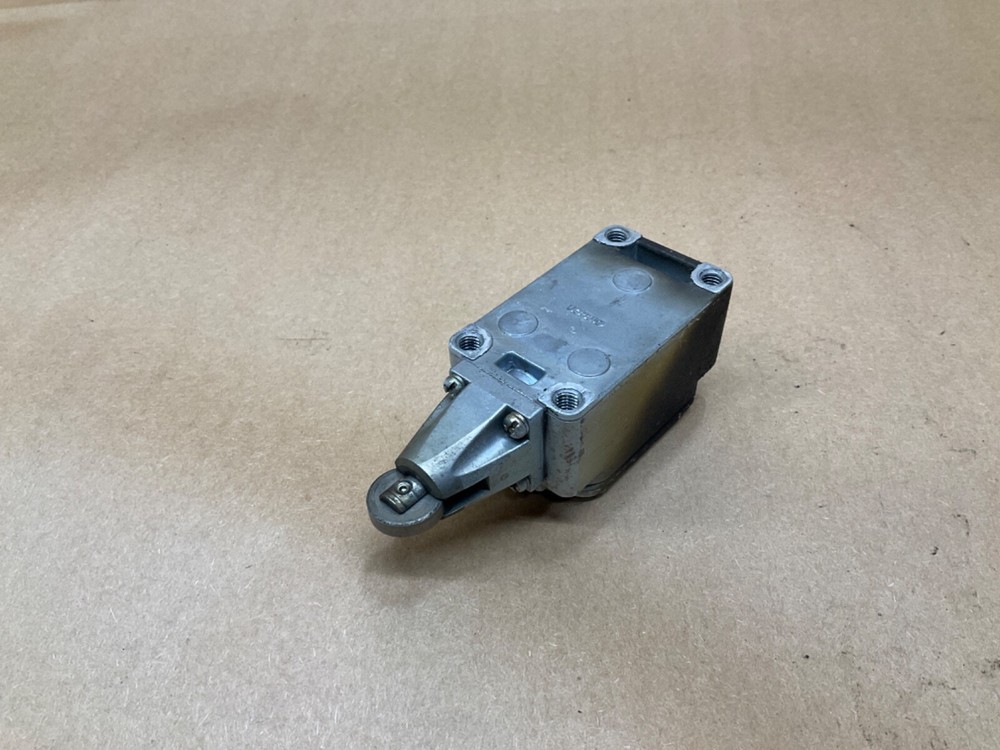 OMRON Plunger Roller Limit Switch WL D2-TH #87F1