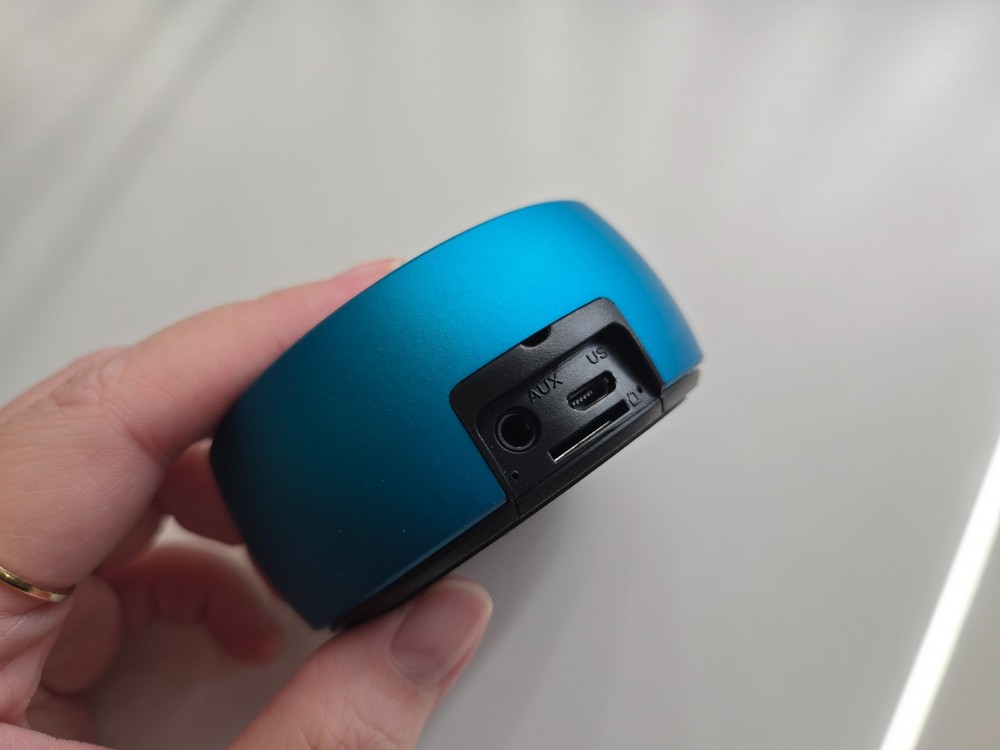 Long Run Technologies Wireless Bluetooth Speaker, Blue (Older Version)