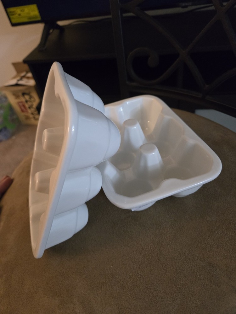 Crate & Barrel Ceramic white Egg Holds 6 eggs