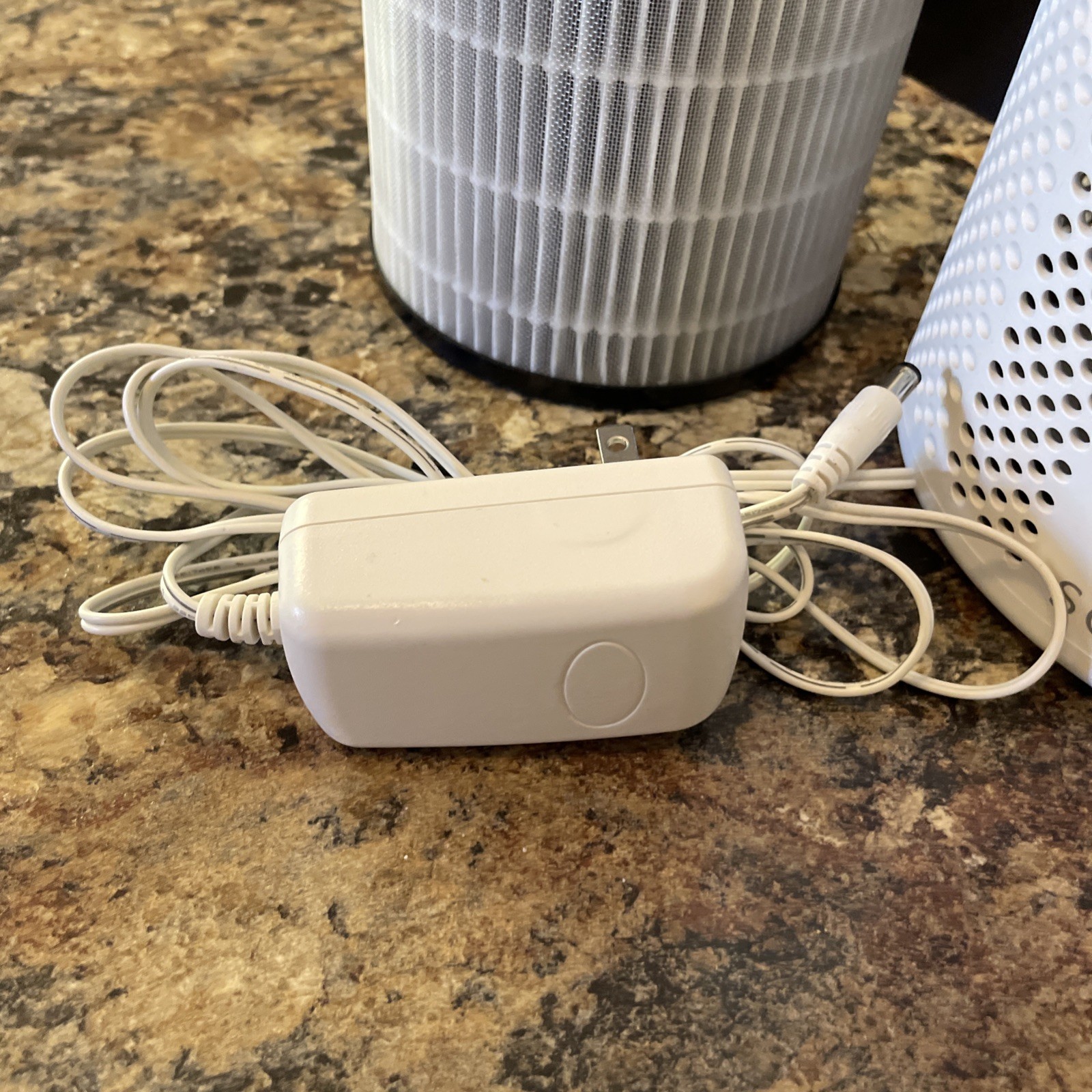 Scentsy Air Purifier Includes Only One Air Filter And Plug No Other Accessories