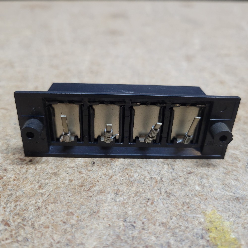 Marantz SR-2000 Speaker connector