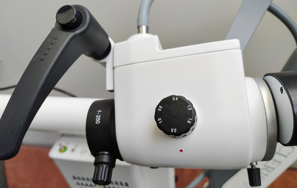 Ecleris Microstar Microscope U10M100F with Ecleris Everlux Light Source