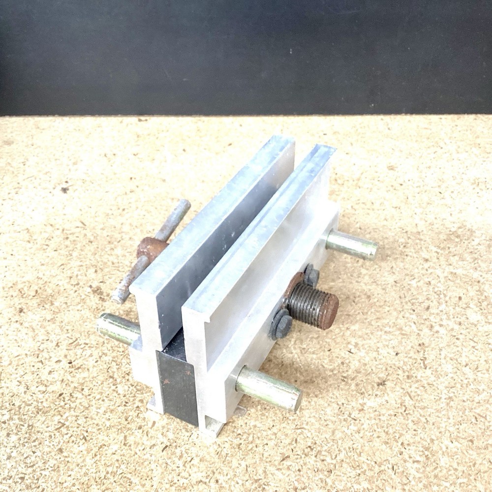 “Dowl- It” Self Centering Dowling Jig Model #1000