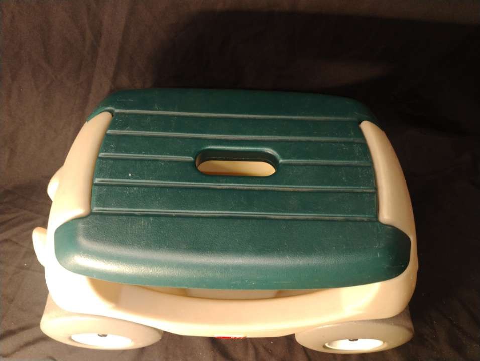 Step 2 Multi Purpose Rolling Garden Hopper Utility Seat Storage Cart Organizer