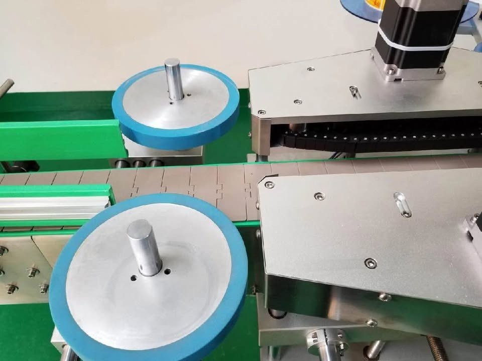 2 sided automatic labeler