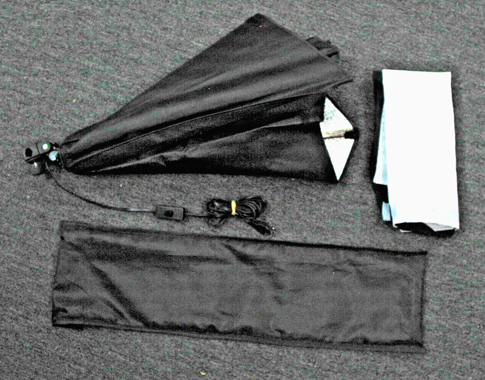 PBL Studio Photo Light 23" x 23" Umbrella/Softbox w/ diffuser & Case, 120 Volt