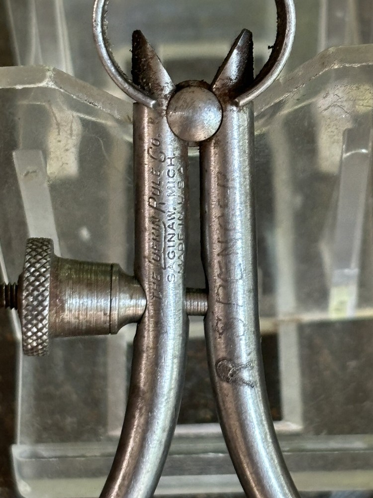 L.S. Starrett 275A 3” Spring-Type Outside Calipers Round Legs - Solid Nut