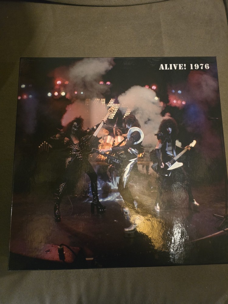 Kiss Alive! Tour 1976 Concert Memorabilia Box Set Records Photos Posters