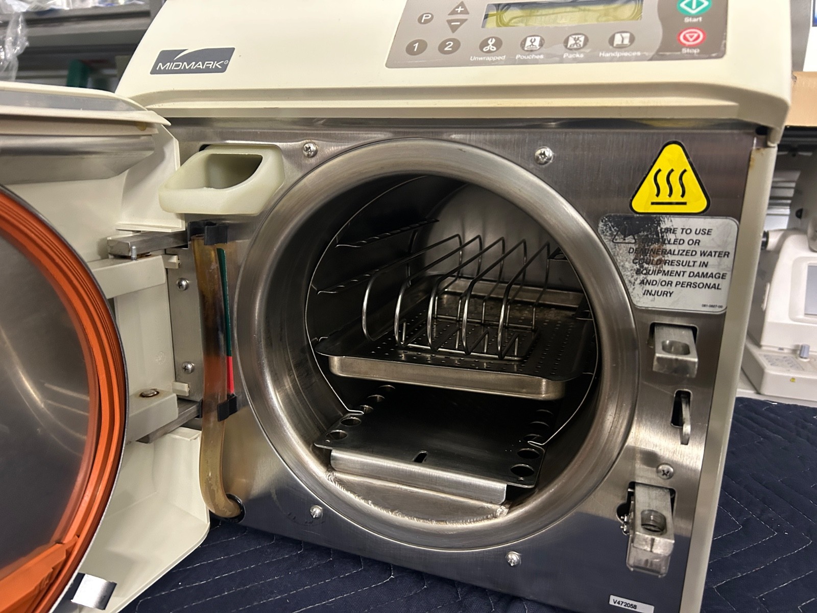 Midmark Ritter M9 UltraClave Automatic Sterilizer with 1 tray & rack 1821 cycles