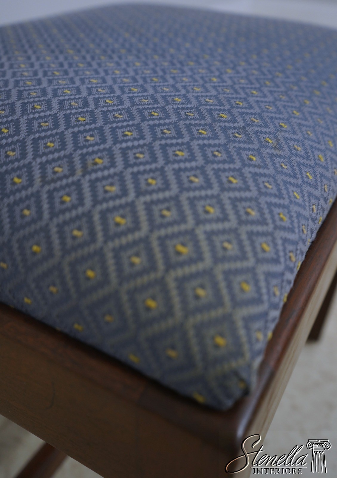 71682: KITTINGER Colonial Williamsburg Chippendale Mahogany Stool