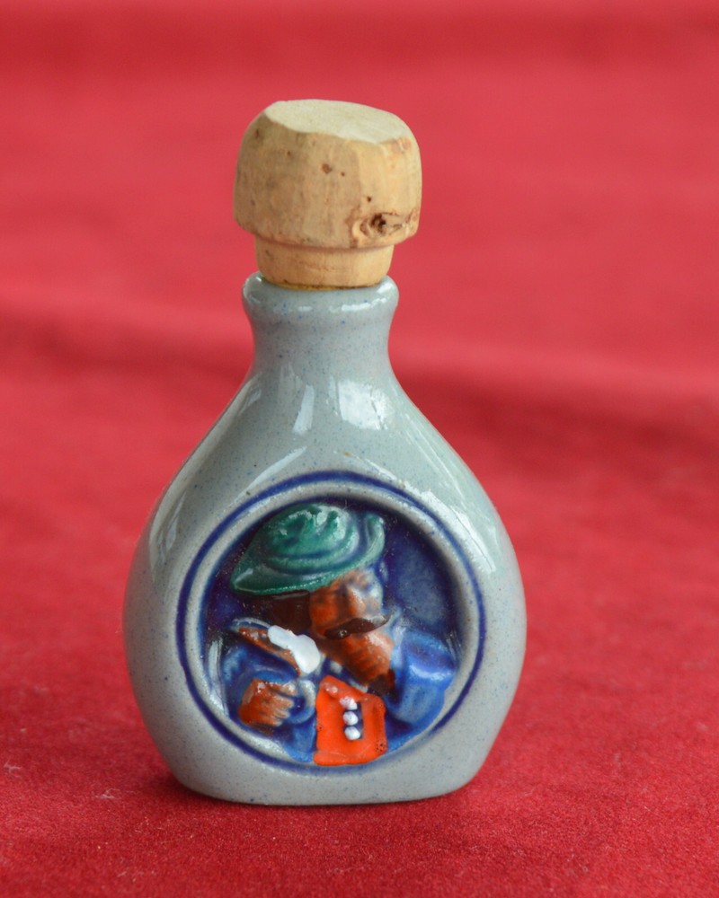 VINTAGE GERMAN SMALL SNUFF BOTTLE Original