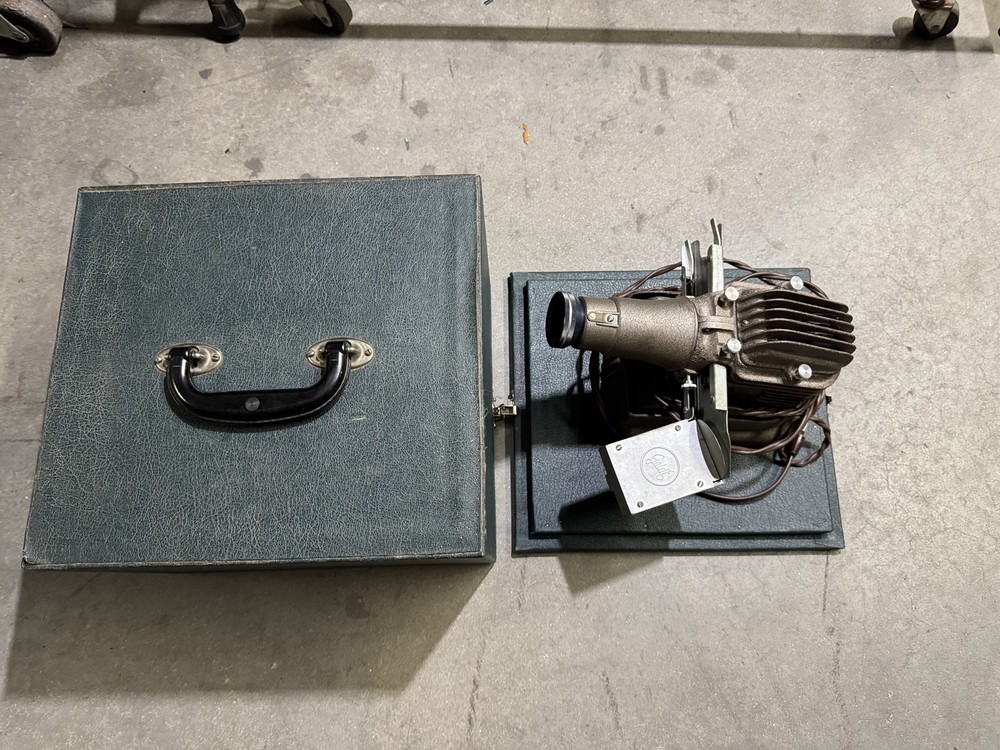 Blower Cooled Manumatic Slide Projector 300-P-1042