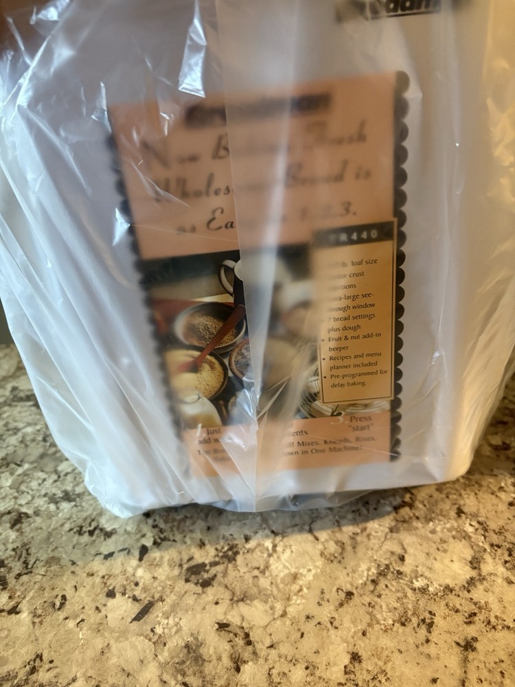 Breadman TR-440 Automatic Bread Maker 1.5 Lb Loaf Machine Brand New-Open Box
