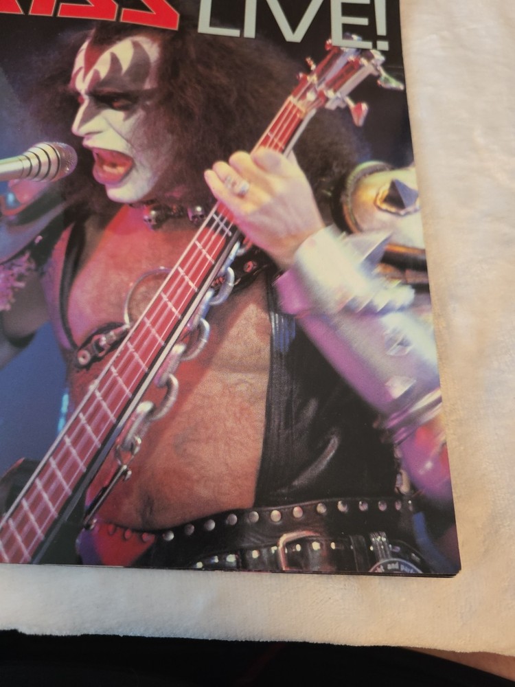 KISS LIVE SIGNED BY GENE SIMMONS MAGAZINE UK IMPORT, 1996
