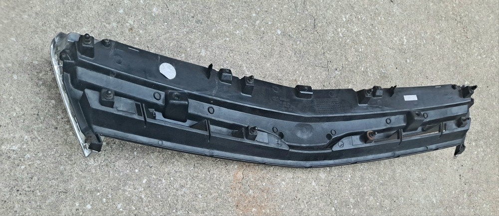 2008-2010 Saturn Vue Front Upper Grille Chrome w/ Emblem 2009