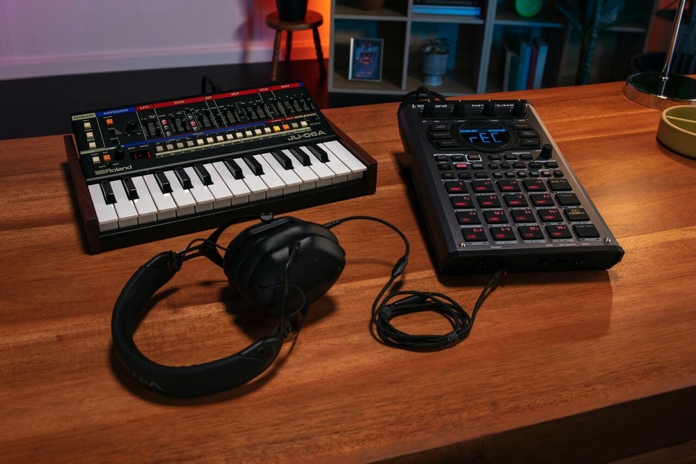 Roland SP-404 MK2 Creative Effector Sampler Beatmaking Machine LINEAR WAVE JP