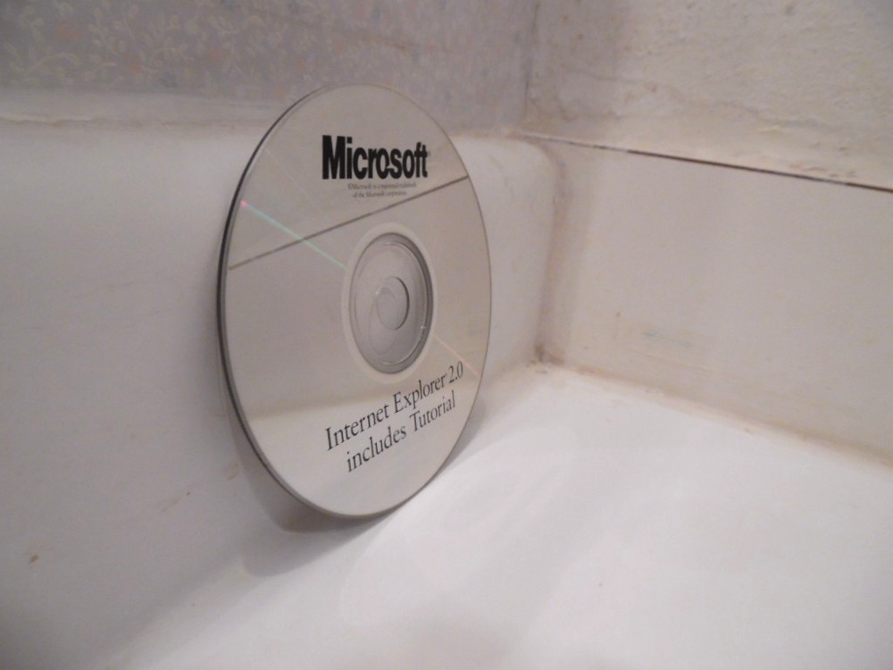 7 Vintage Internet Service Software CDs - SWBell, Netcomplete, Internet Explorer