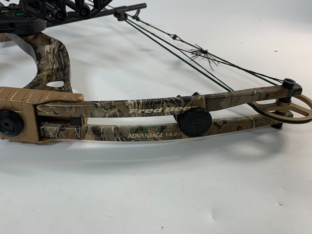 FRED BEAR ADVANTAGE HUNTER COMPOUND BOW w/ QUIVER! ~ 28" 70#