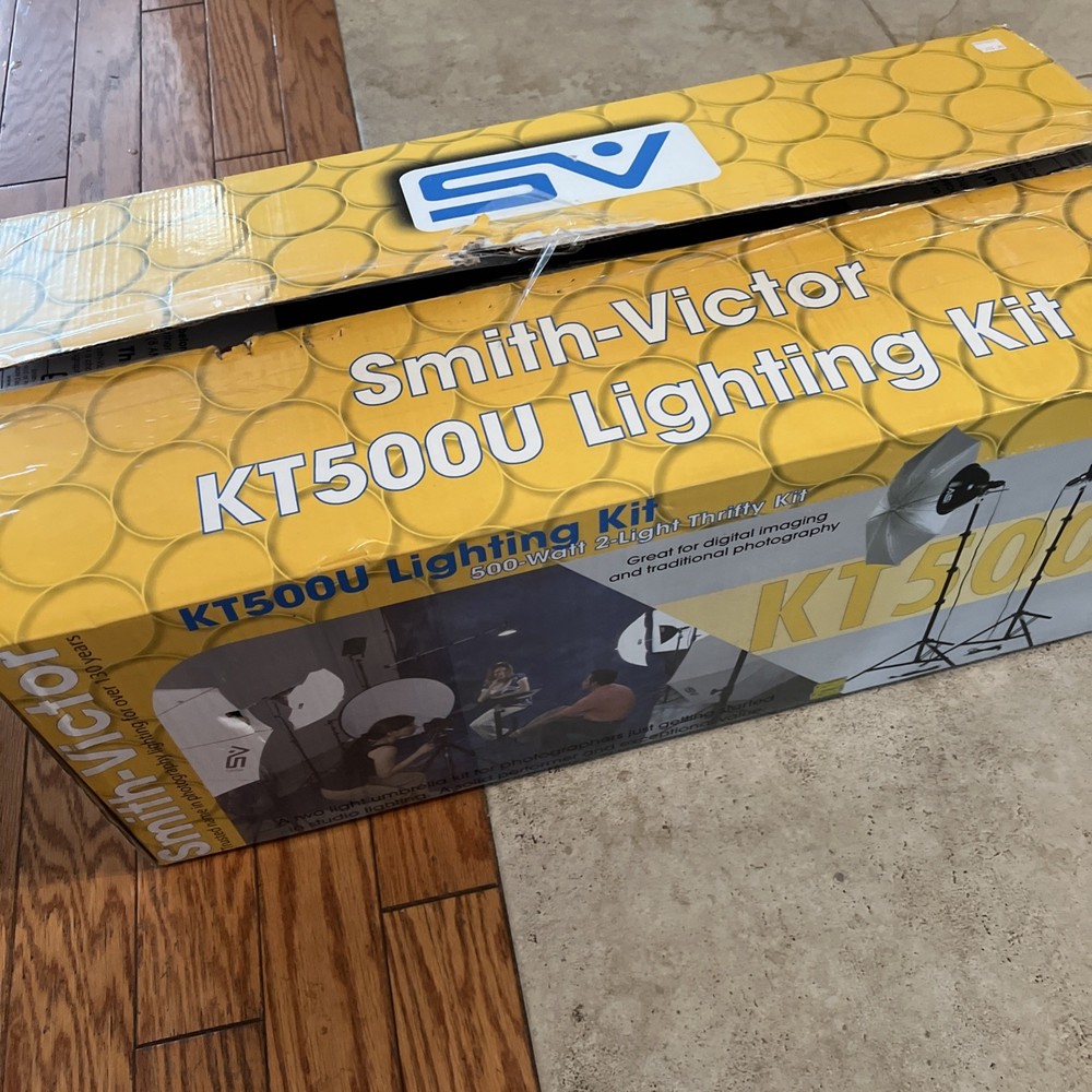 Smith-Victor 3-light Kit with Umbrellas KT1500U