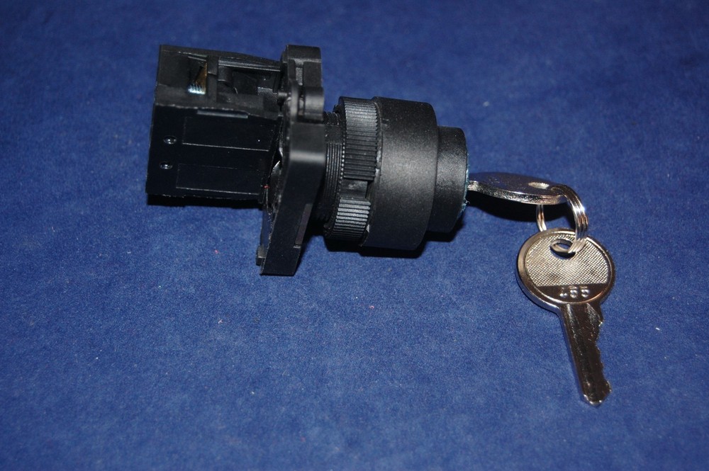 1PC FITS XB2 EG21 22MM 1NO 2 Positions Maintained Key Select Selector Switch