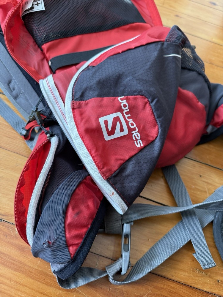 Salomon Agile 17 Hydration Pack Hiking Backpack Red Adjustable