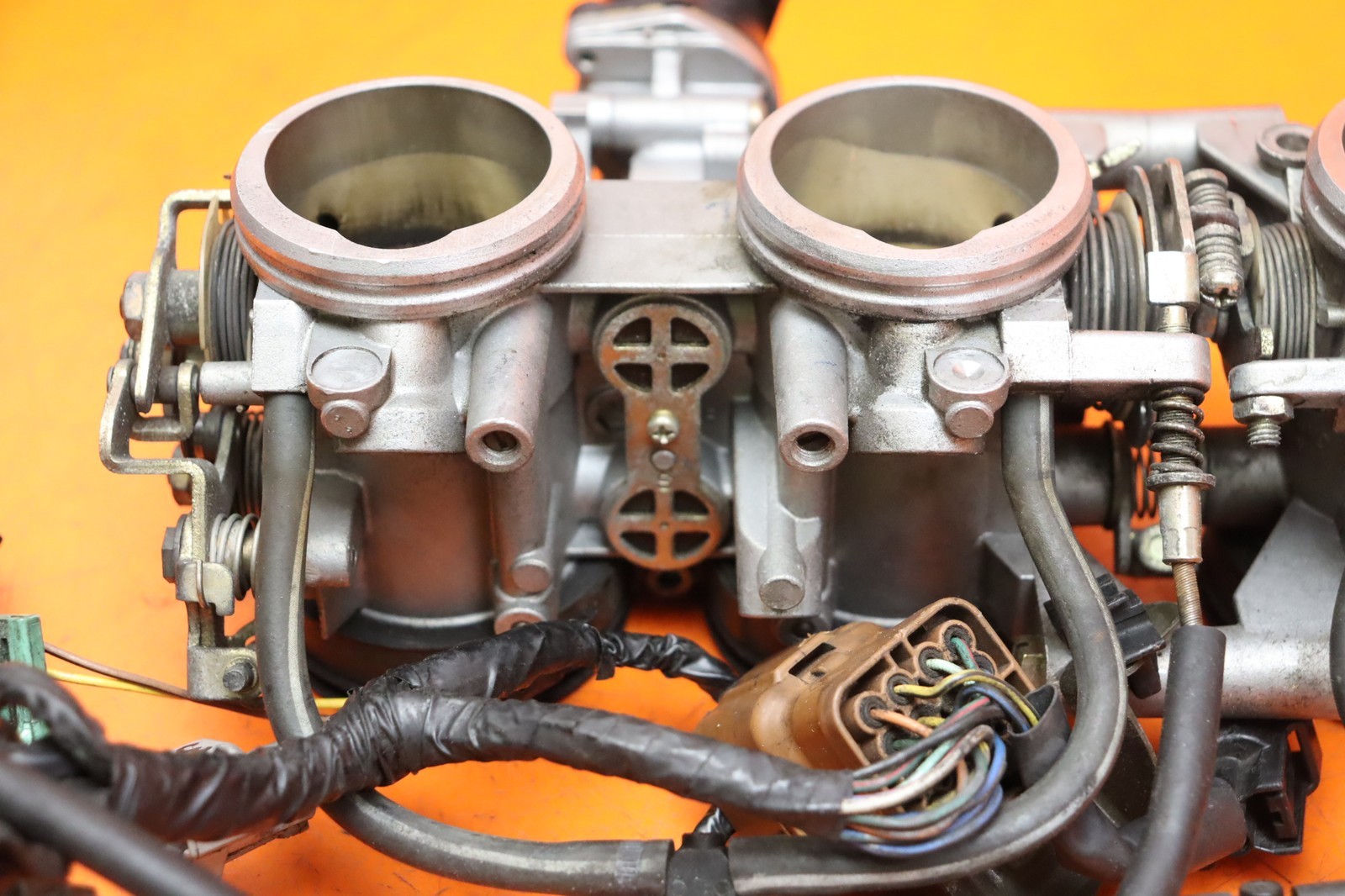 2004-2005 KAWASAKI NINJA ZX10R OEM MAIN FUEL INJECTORS / THROTTLE BODIES