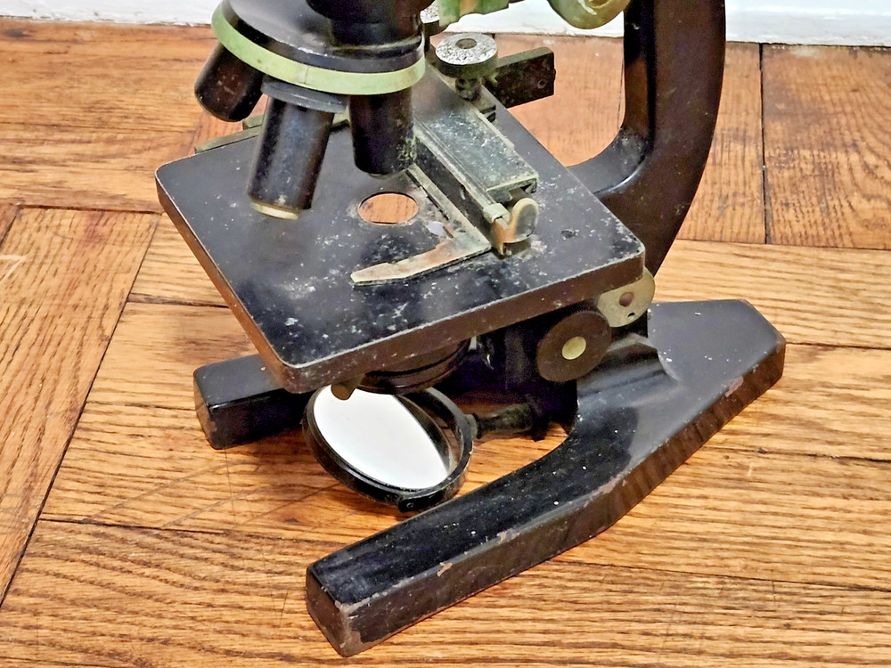 ANTIQUE - KREMP WETZLAR MICROSCOPE