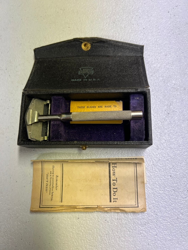 ANTIQUE E.C. SIMMONS KEEN KUTTER RAZOR SET IN ORIGINAL CASE