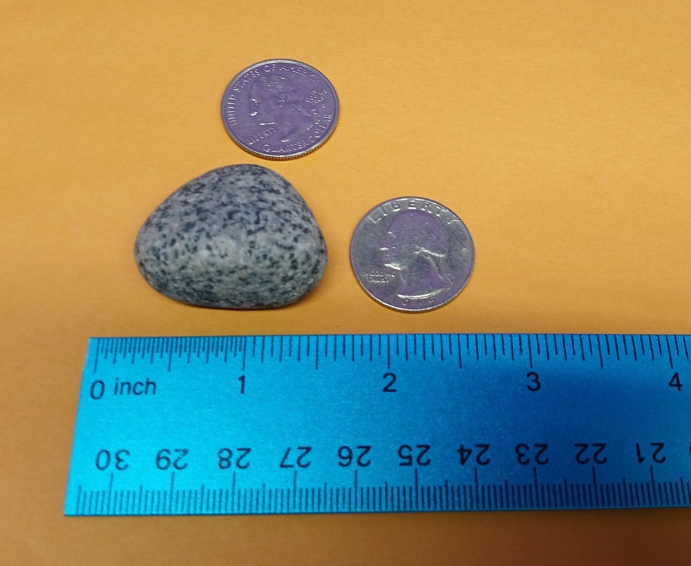 Fluorescent Sodalite ( Yooperlite ) 0.8 oz. A Nice Bright Yooperlite