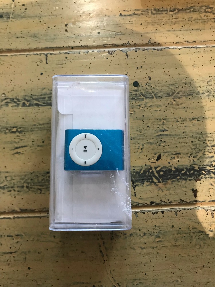 8 GIG MP3 PLAYER NEW IN PACKAGING OPEN BOX