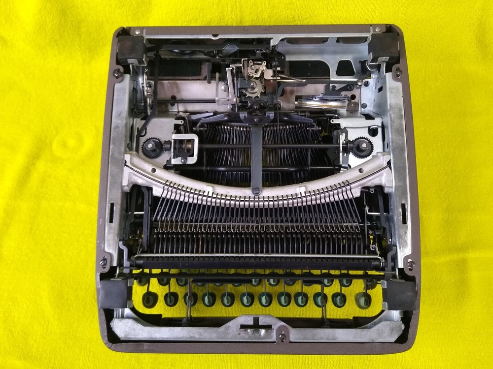 Vtg Smith Corona Typewriter Silent Floating Shift With Case Working Green Keys