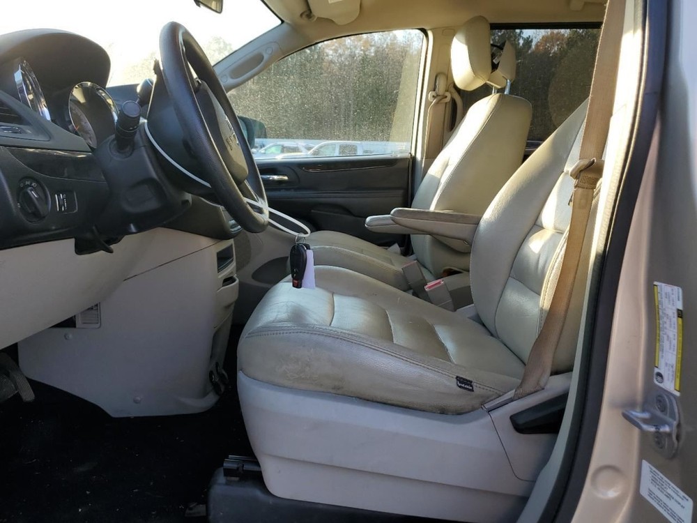 CARAVAN 2013 Glove Box 4912095