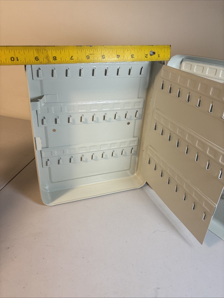 Wall Mounted 100 Key Hook Metal Lockable Key Cabinet
