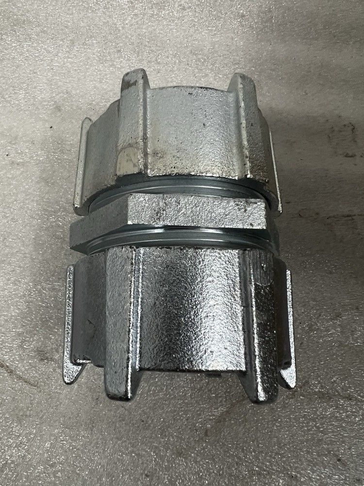 Thomas & Betts 8720 2-1/2" Threadless Coupling