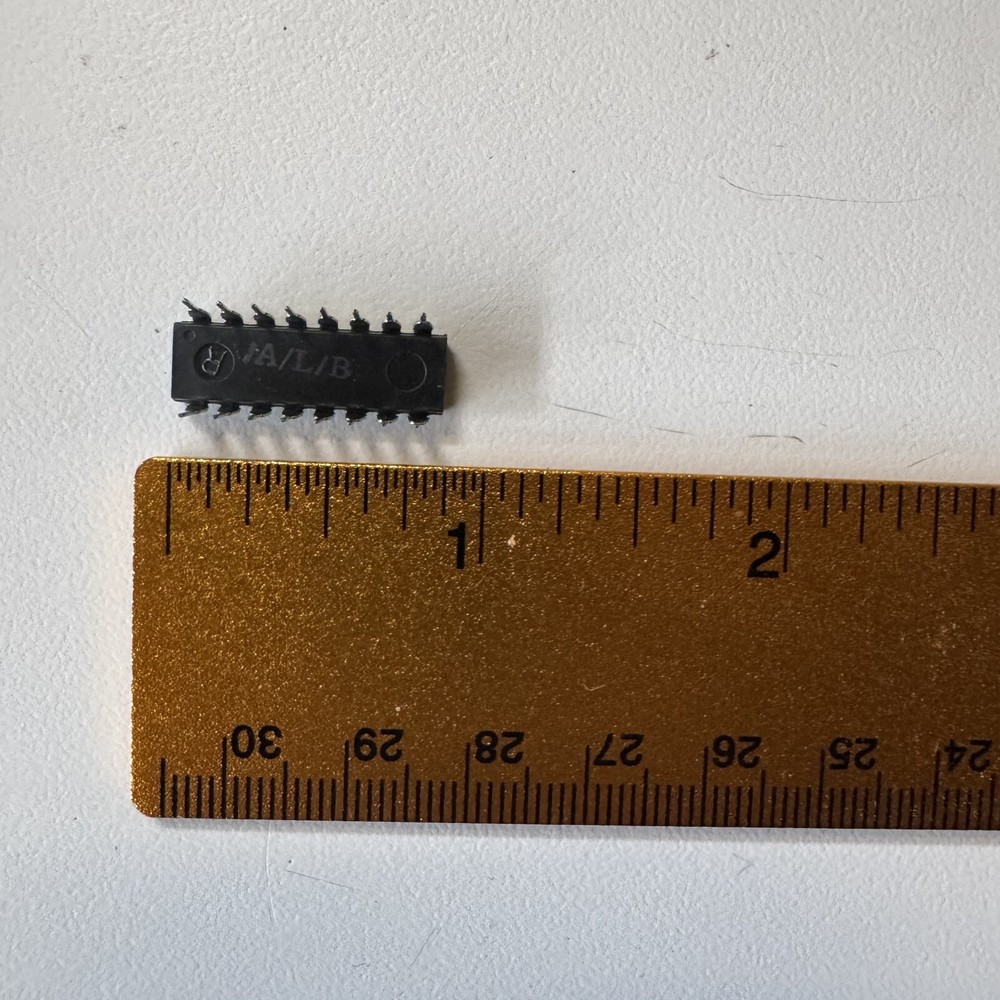 HP / AGILENT 1820-1735 integrated circuit ic