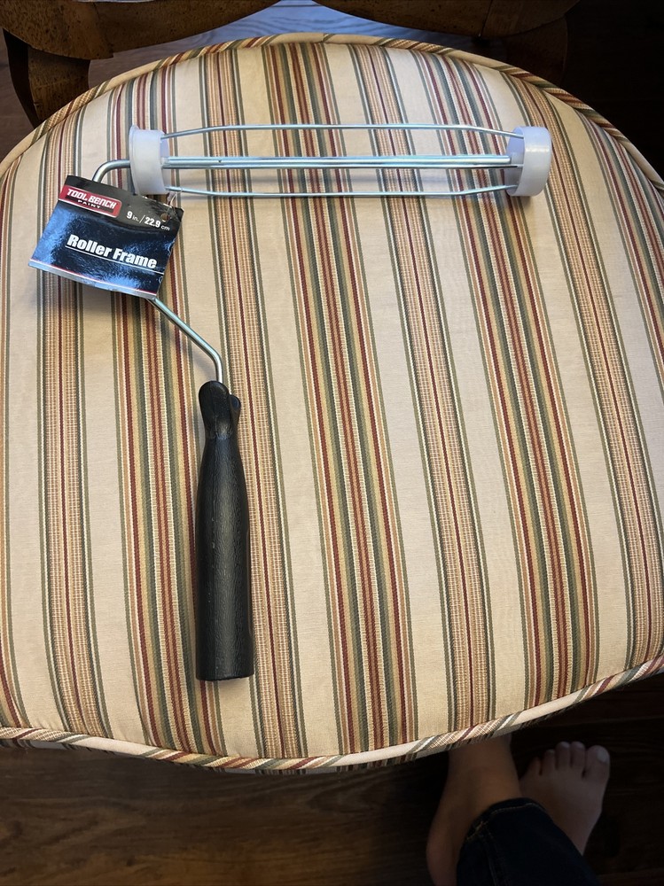 9 Inch Metal Tool Bench Paint Roller Frame With Plastic Handle