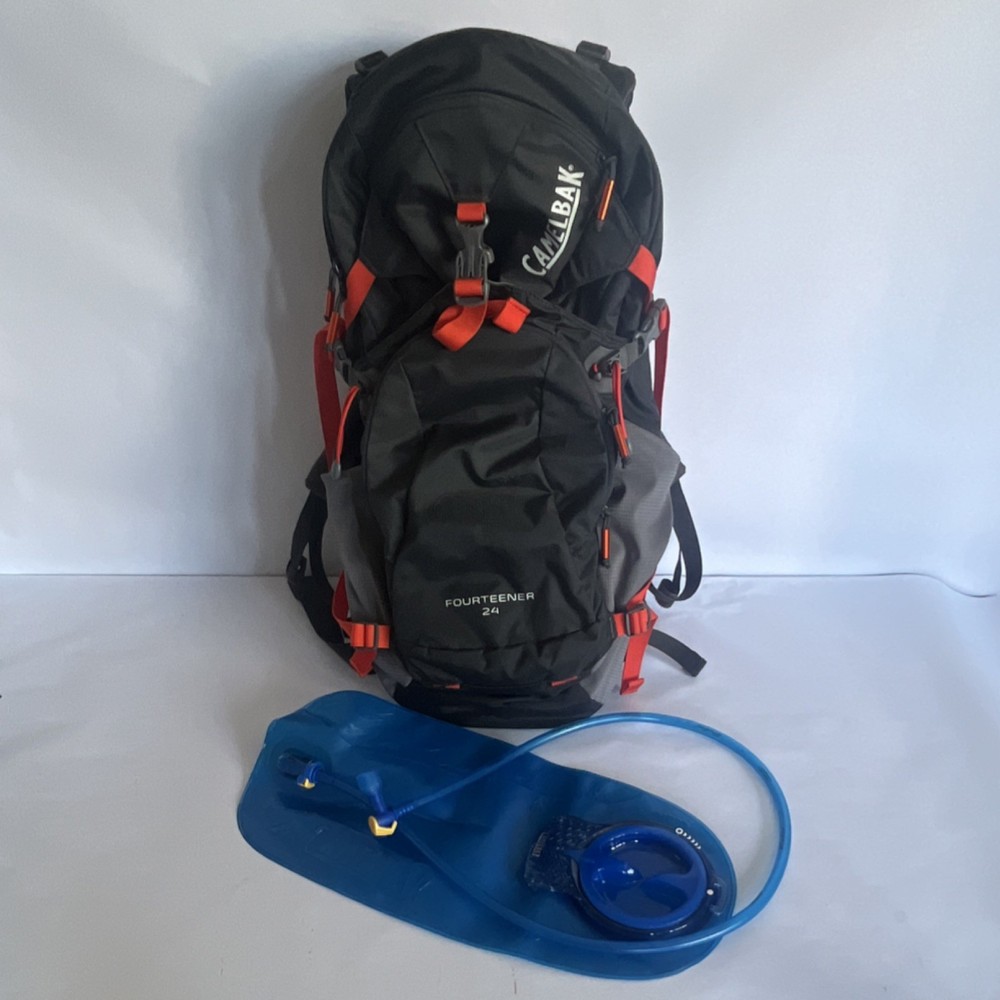 CamelBak Fourteener 24 Hydration Backpack Ventilation w/ 3L Bladder Never Used