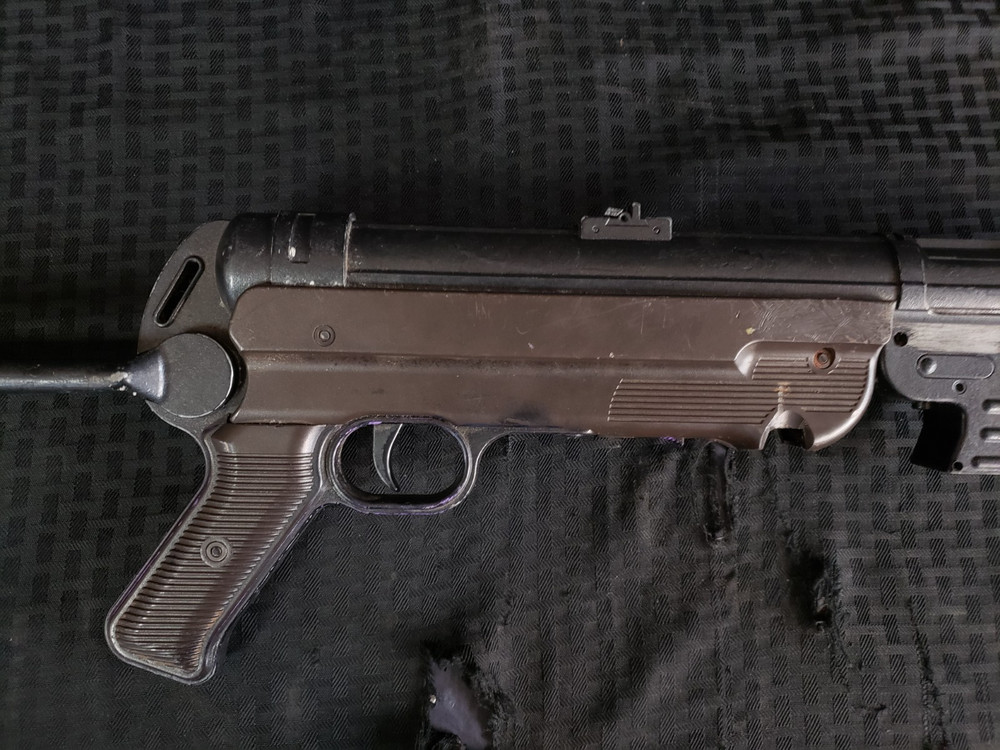 448407 - Broken Mp-40 C02 BB Gun