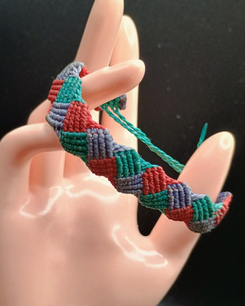 Unisex Macramé Thread Bracelet, Andean Craftsmanship from Cusco