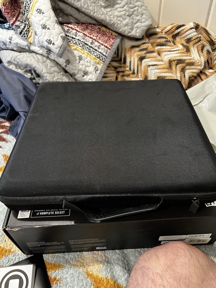 Native Instruments MASCHINE MK3 Sampler & Sequencer, 16 Pads, USB