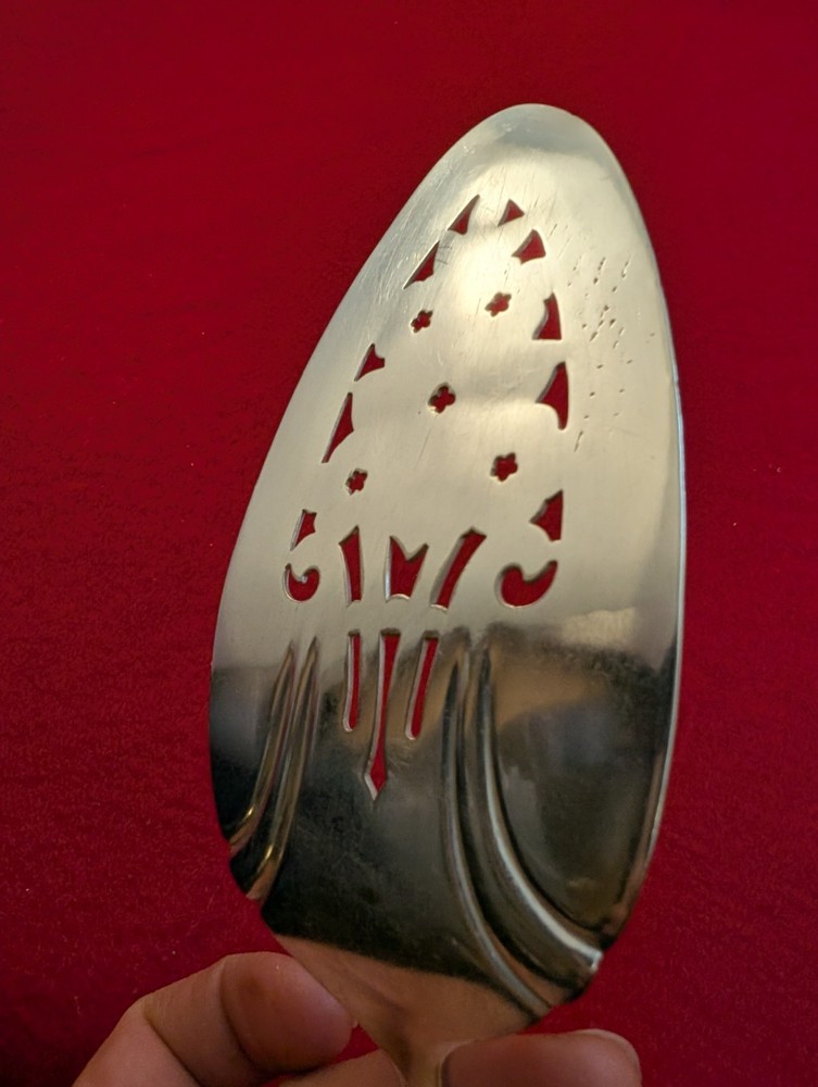 INT'L Silver ETERNALLY YOURS Silverplate Pierced PIE Server READ DESCRIPTION