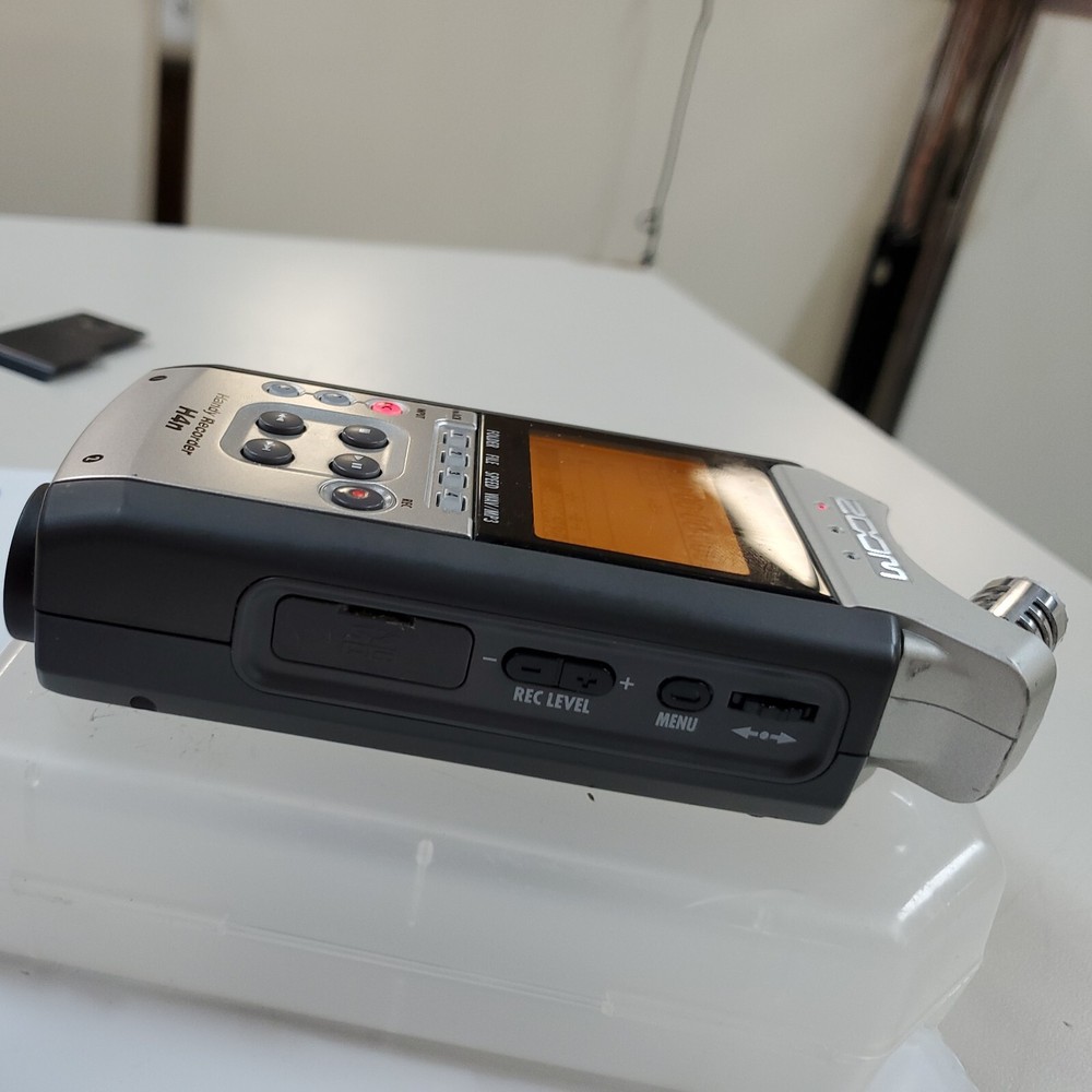 ZOOM H4N HELD DIGITAL STEREO AUDIO RECORDER WITH MEMORY CARD