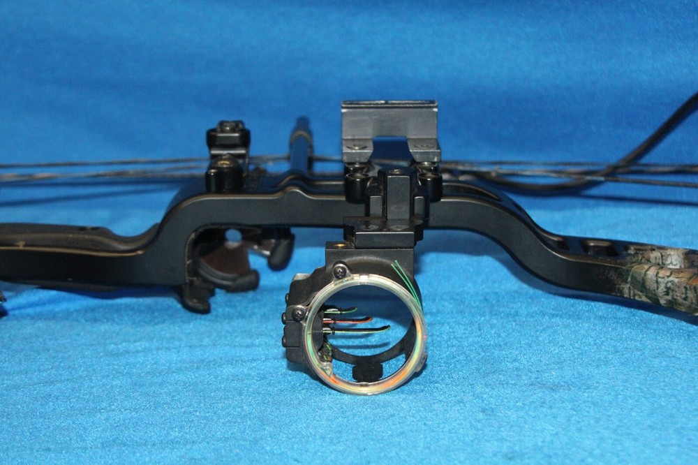 G5 Quest REV Compound Archery Hunting Compound Bow, Right Hand In a Case