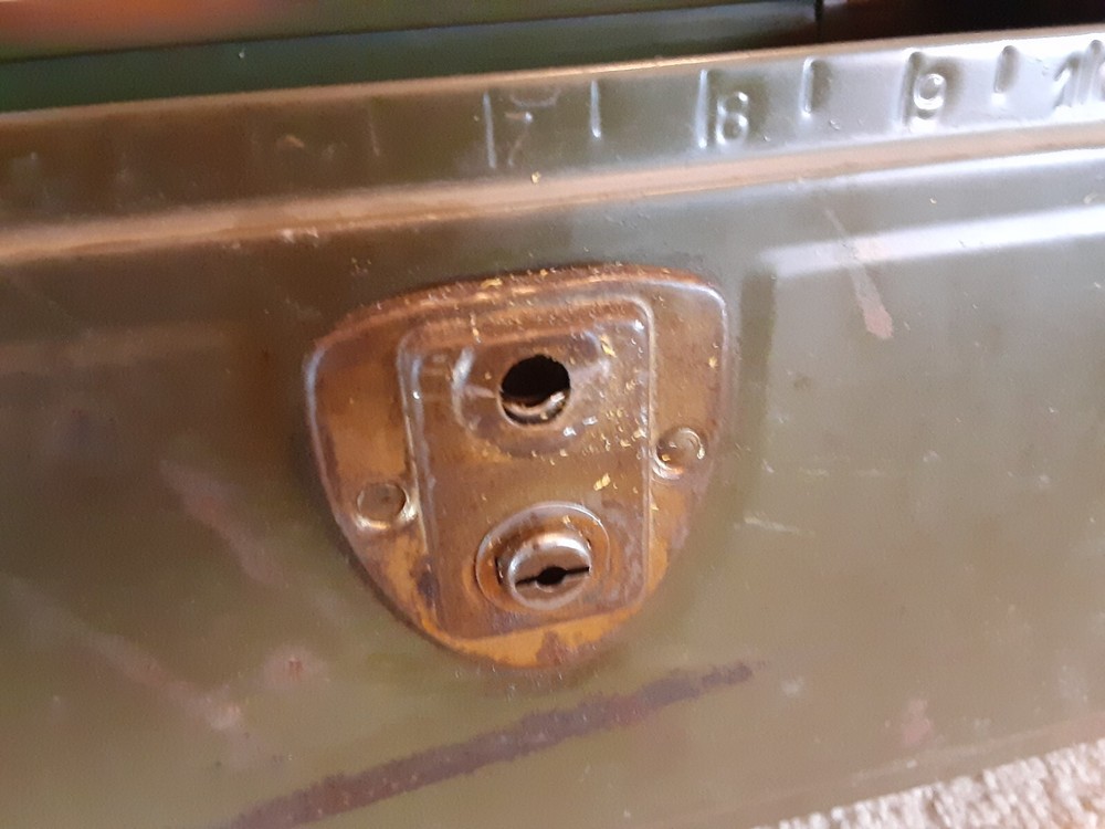 Vintage Eagle Lock Co. tackle or tool box BROKEN LOCK
