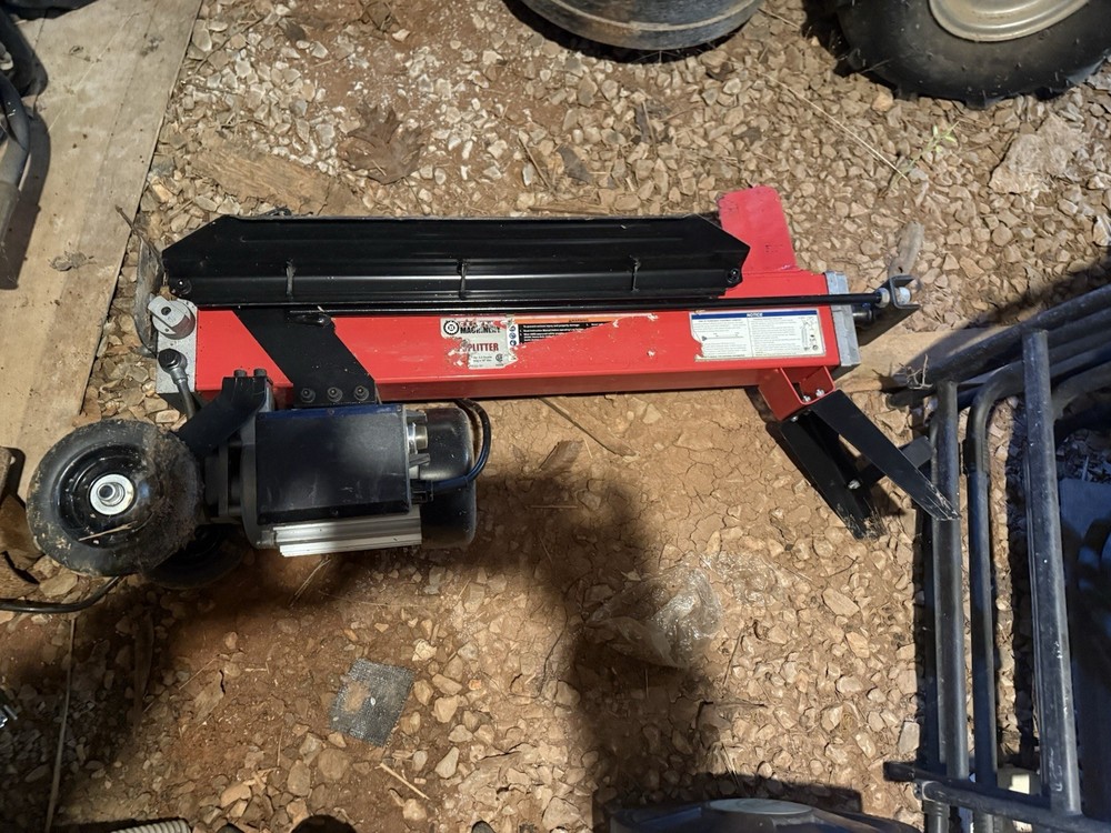 Central Machinery 5 Ton Log Splitter