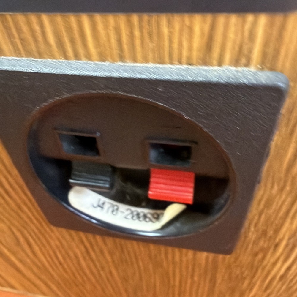 Memorex M-2100 Pair Speakers