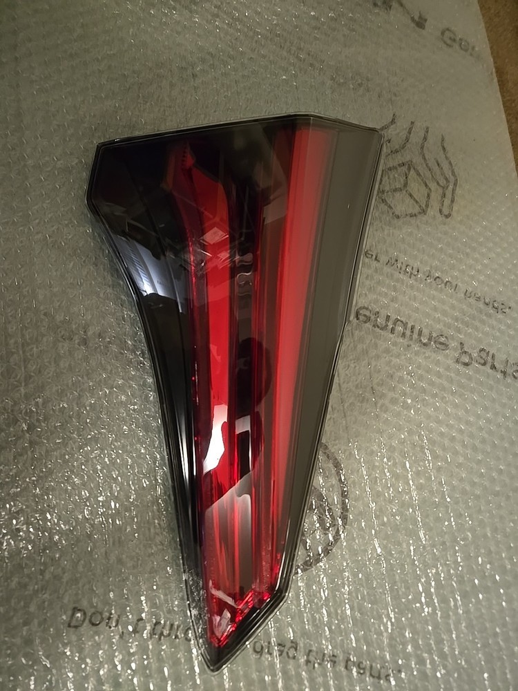 Halogen  Brake Lamp Tail Light  RAV4 2016-2018 Driver Left Rear READ DESCRIPTION