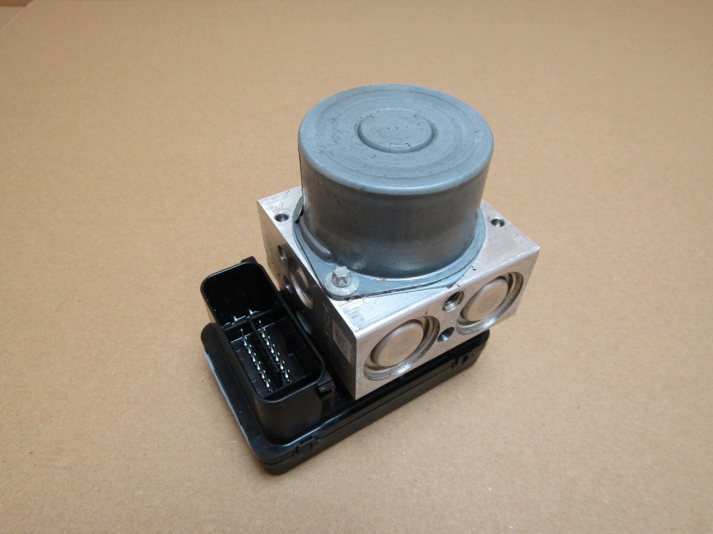 MV Agusta Rivale 800 2016 ABS pump control unit module (6954)